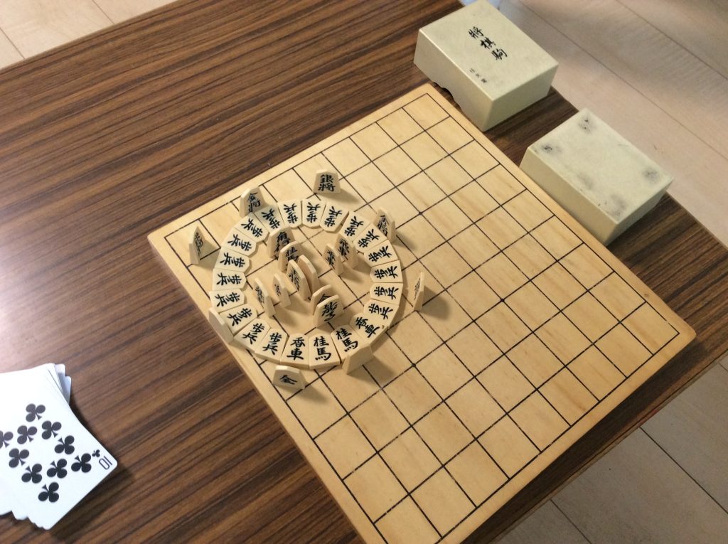 少しづつ将棋に興味を示す姿が見られ少しづつ将棋人口が増えてます
